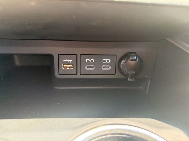 Used 2023 Toyota Highlander XLE image 30
