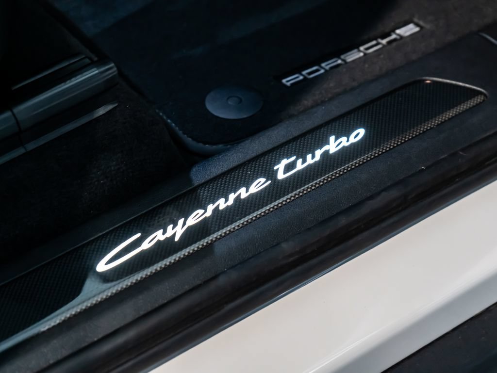 Certified 2025 Porsche Cayenne Turbo AWD/4WD image 29