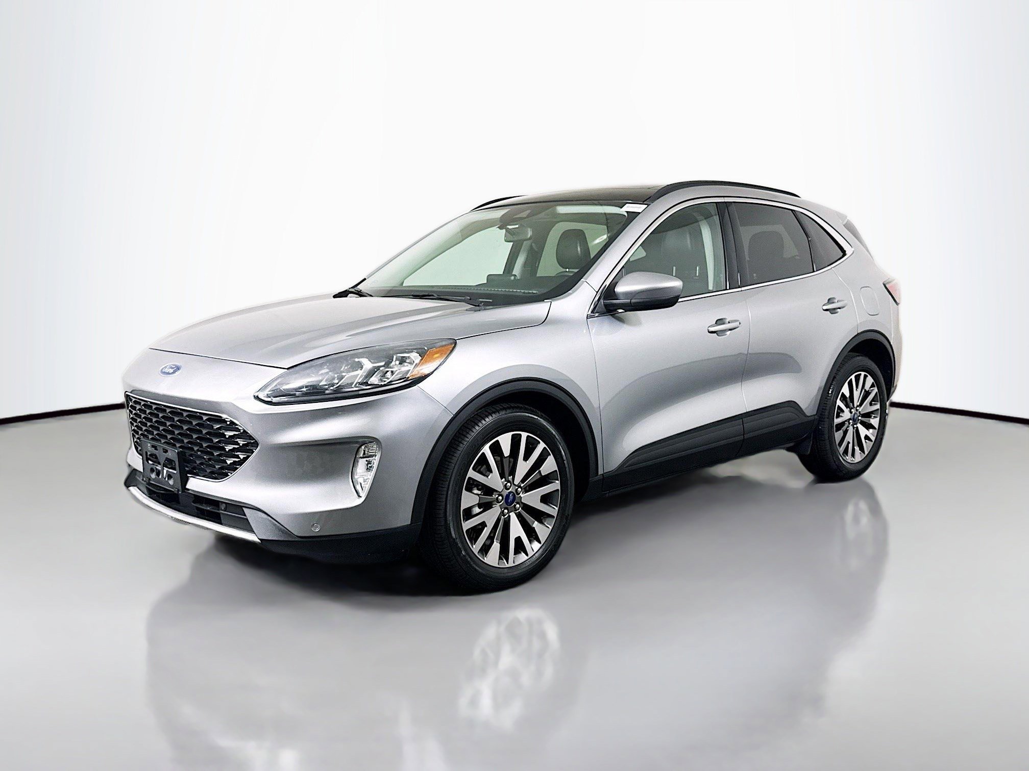 Used 2022 Ford Escape Titanium w/ Class II Trailer Tow Package image 4