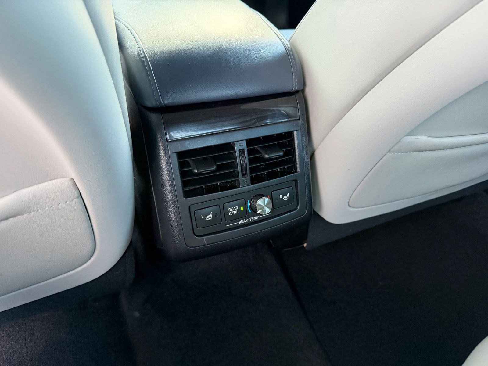 Used 2015 Toyota Avalon Limited FWD image 23