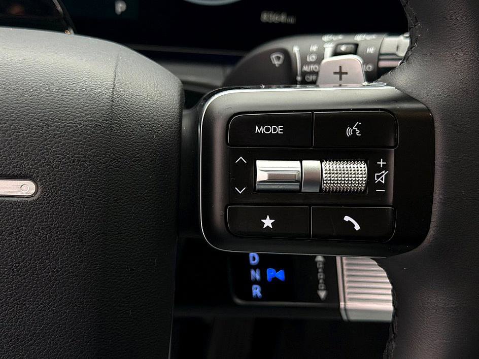 Certified 2025 Hyundai Santa Fe Limited image 18