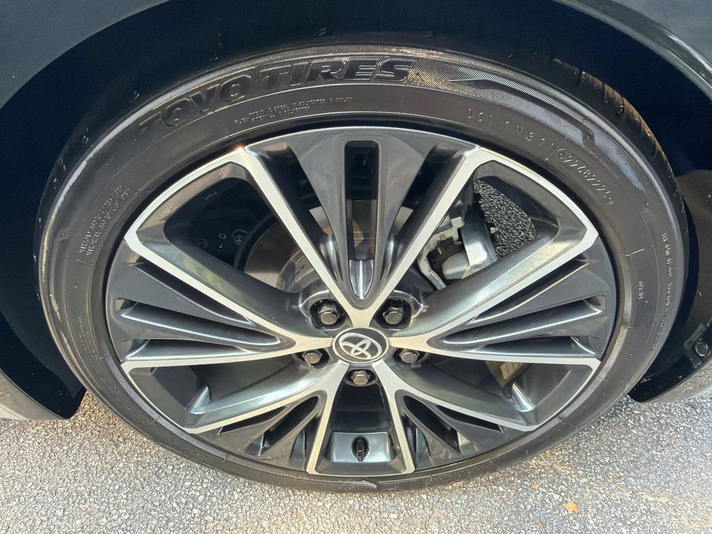 Used 2025 Toyota Prius Limited FWD image 20