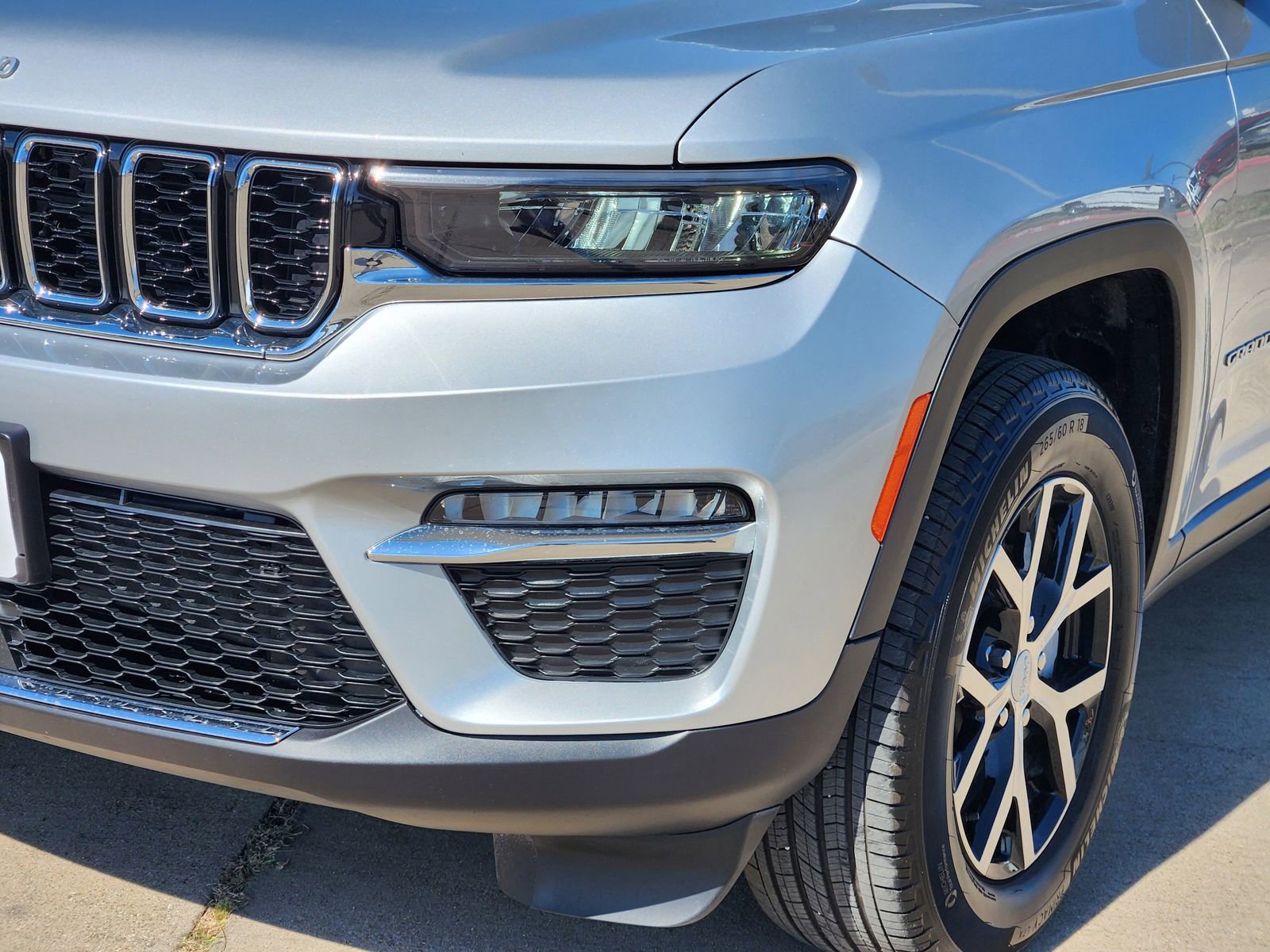 Used 2025 Jeep Grand Cherokee Limited image 10