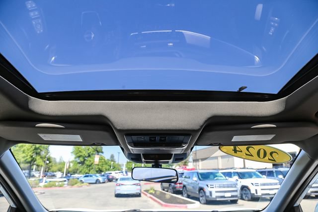 Used 2024 Nissan Rogue SV w/ SV Premium Package FWD image 18