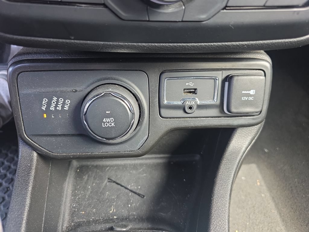 Used 2023 Jeep Renegade Latitude AWD/4WD image 20