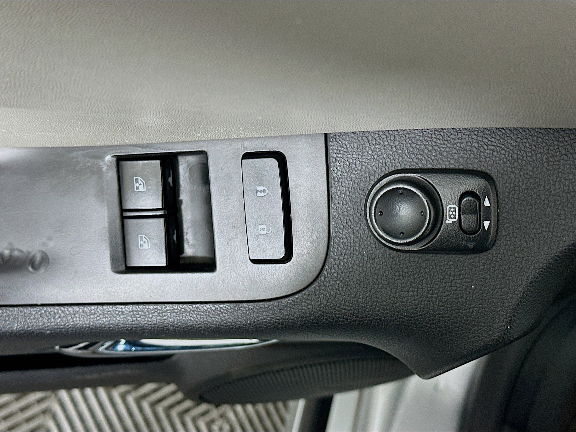 Used 2015 Chevrolet Camaro LS RWD image 15
