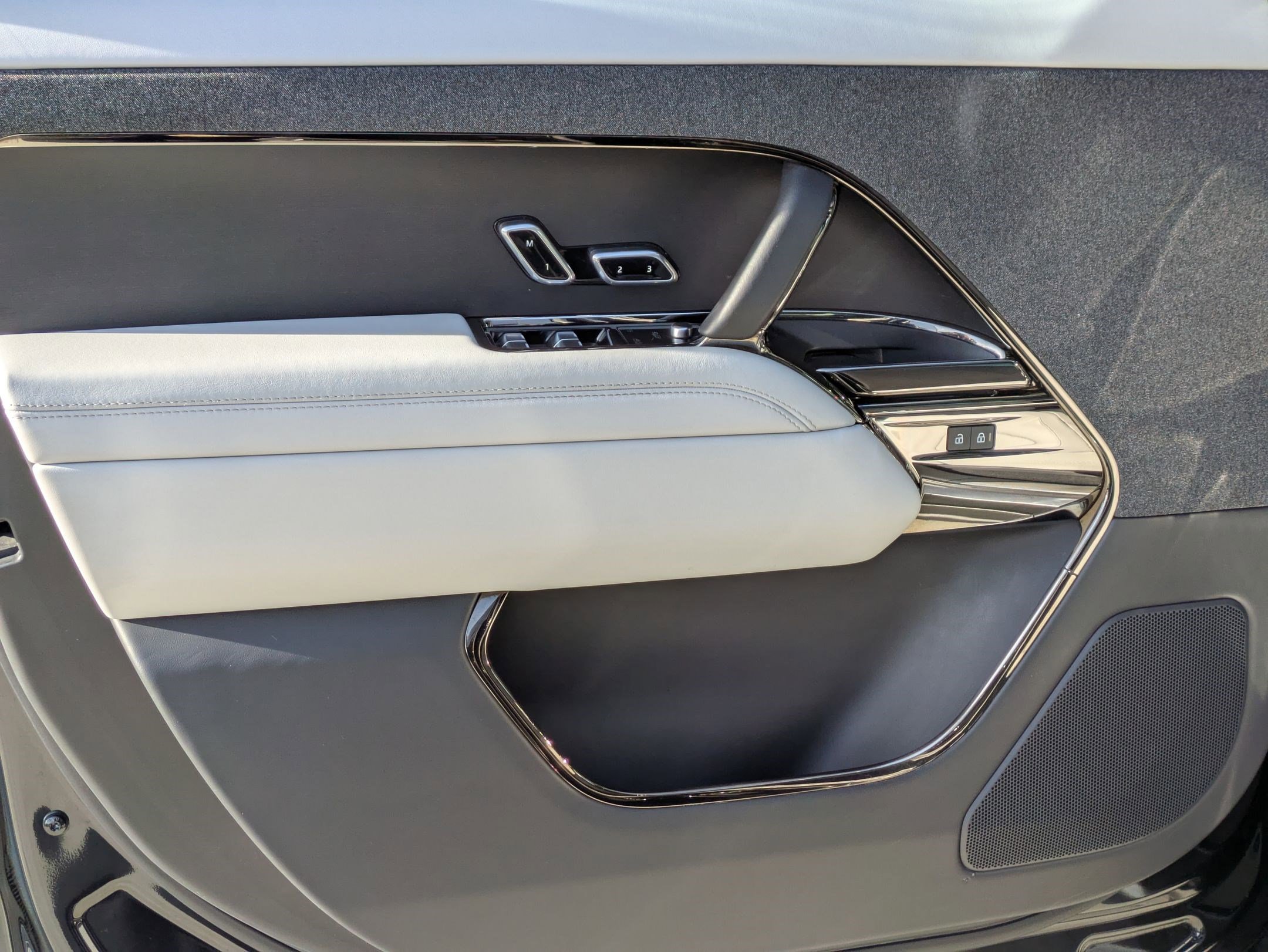 Used 2024 Land Rover Range Rover Sport SE image 12