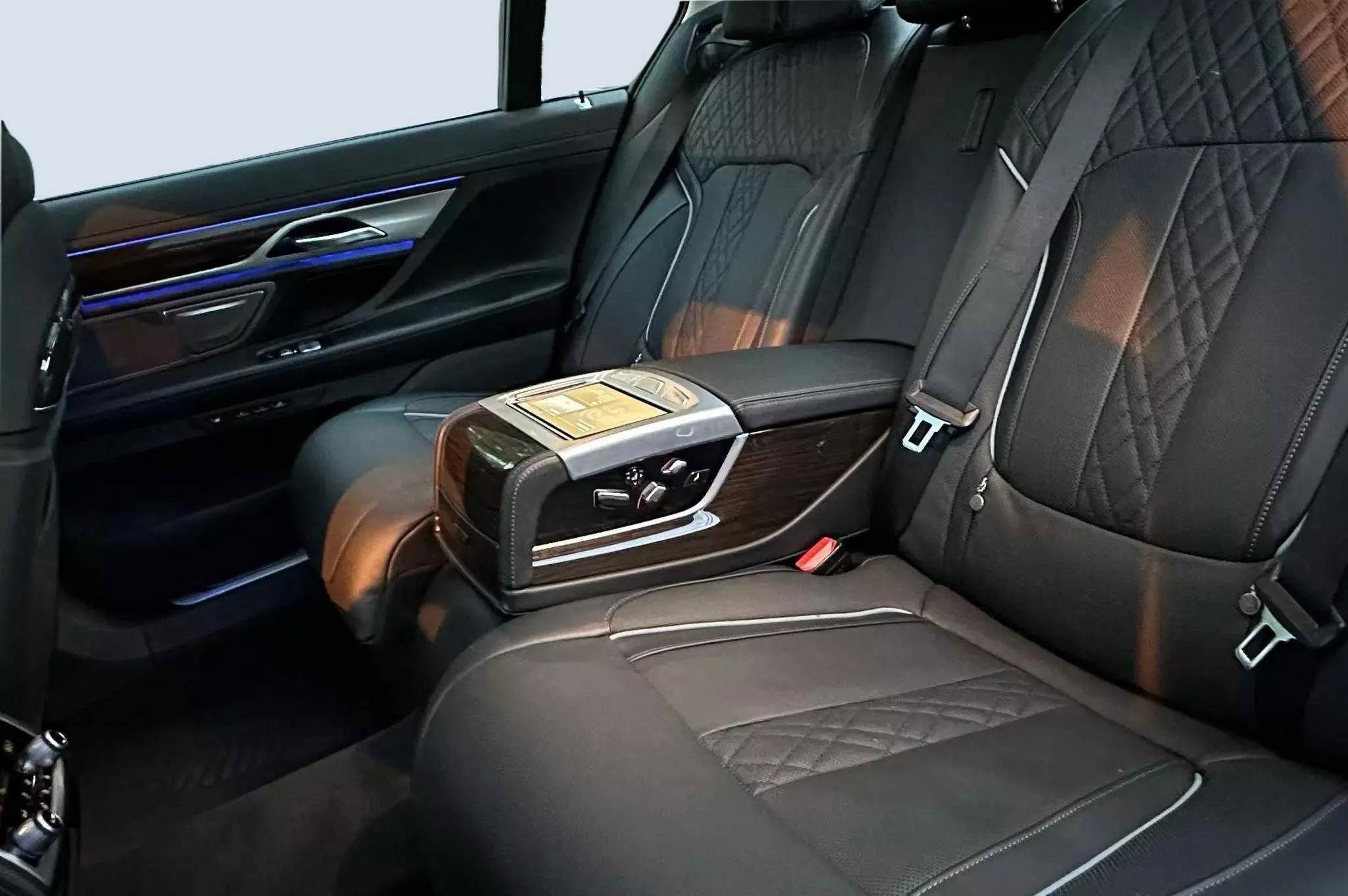 Used 2022 BMW 740i 740i Sedan 4D image 21