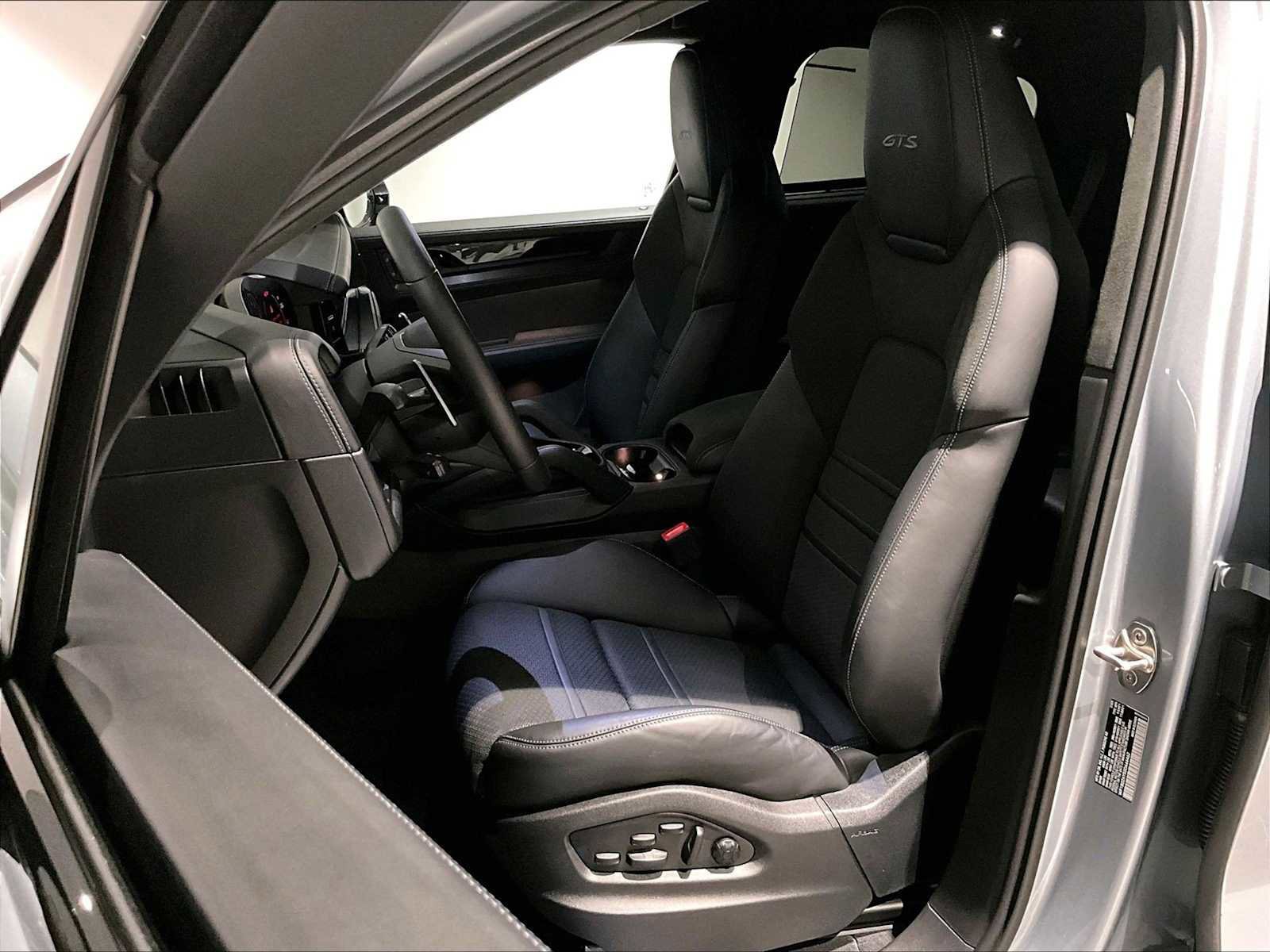 Used 2025 Porsche Cayenne GTS image 8