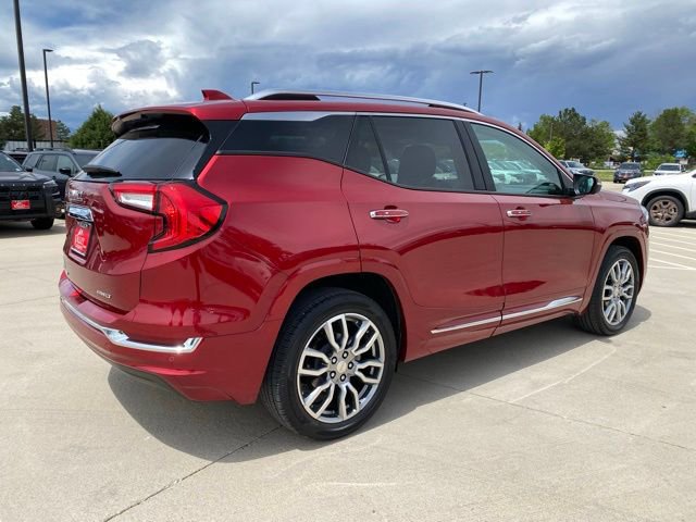 Used 2024 GMC Terrain Denali w/ Denali Premium Package AWD/4WD image 5