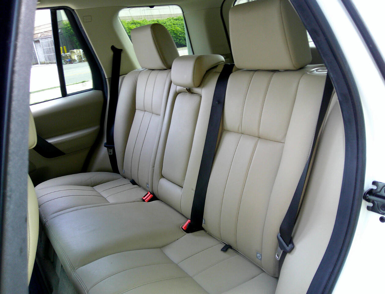 Used 2013 Land Rover LR2 image 37