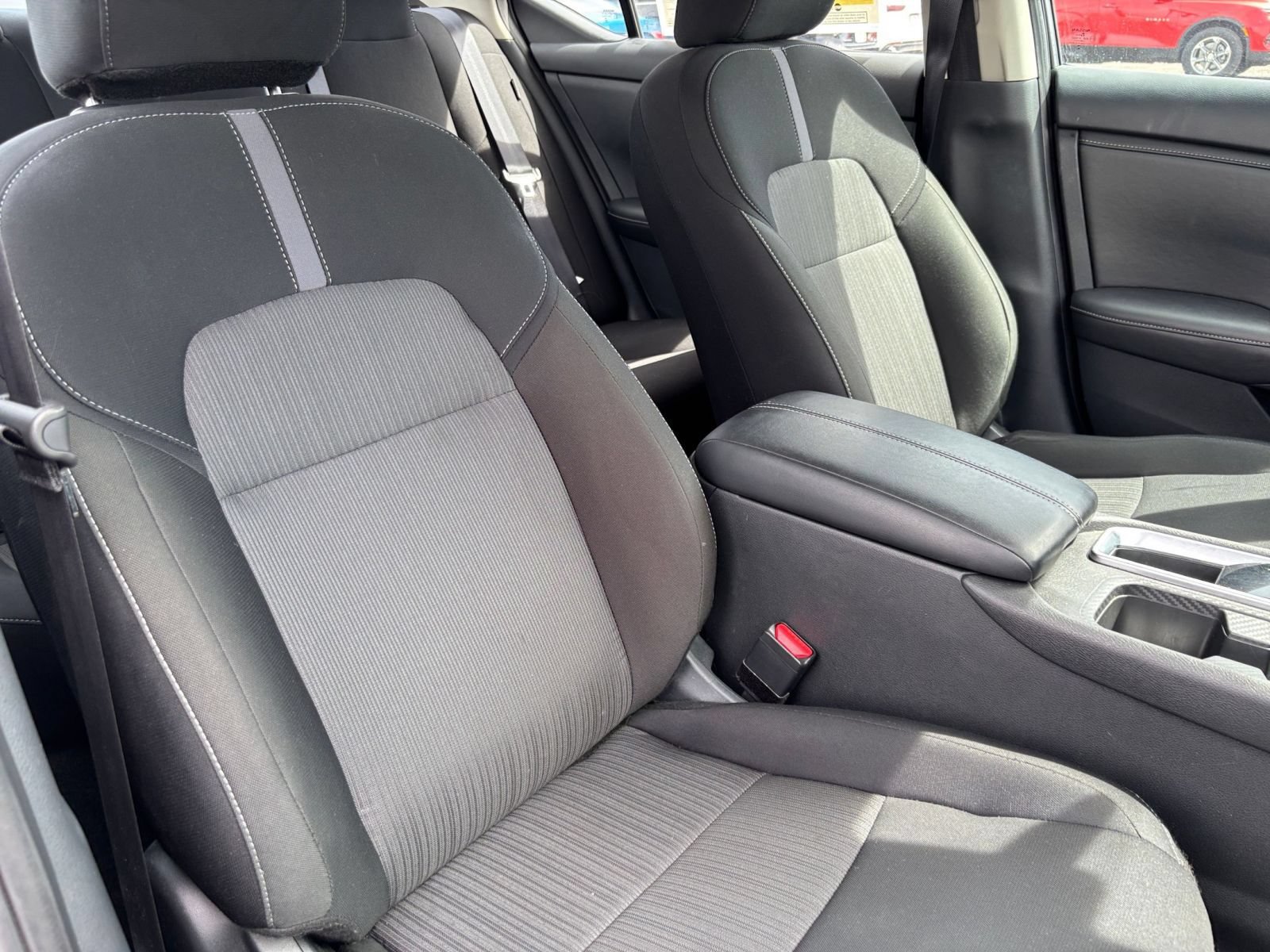 Used 2025 Nissan Sentra SV FWD image 28
