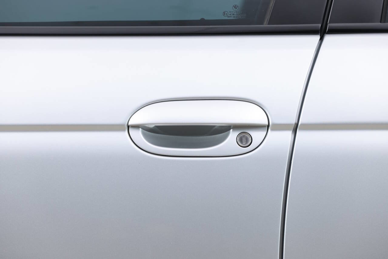 Used 2003 BMW M5 image 37