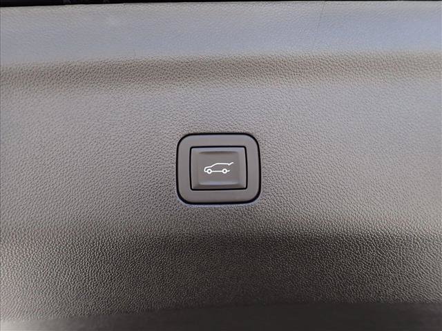 Used 2025 Chevrolet Tahoe High Country AWD/4WD image 9