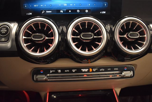 Used 2022 Mercedes-Benz GLB 250 4MATIC image 27