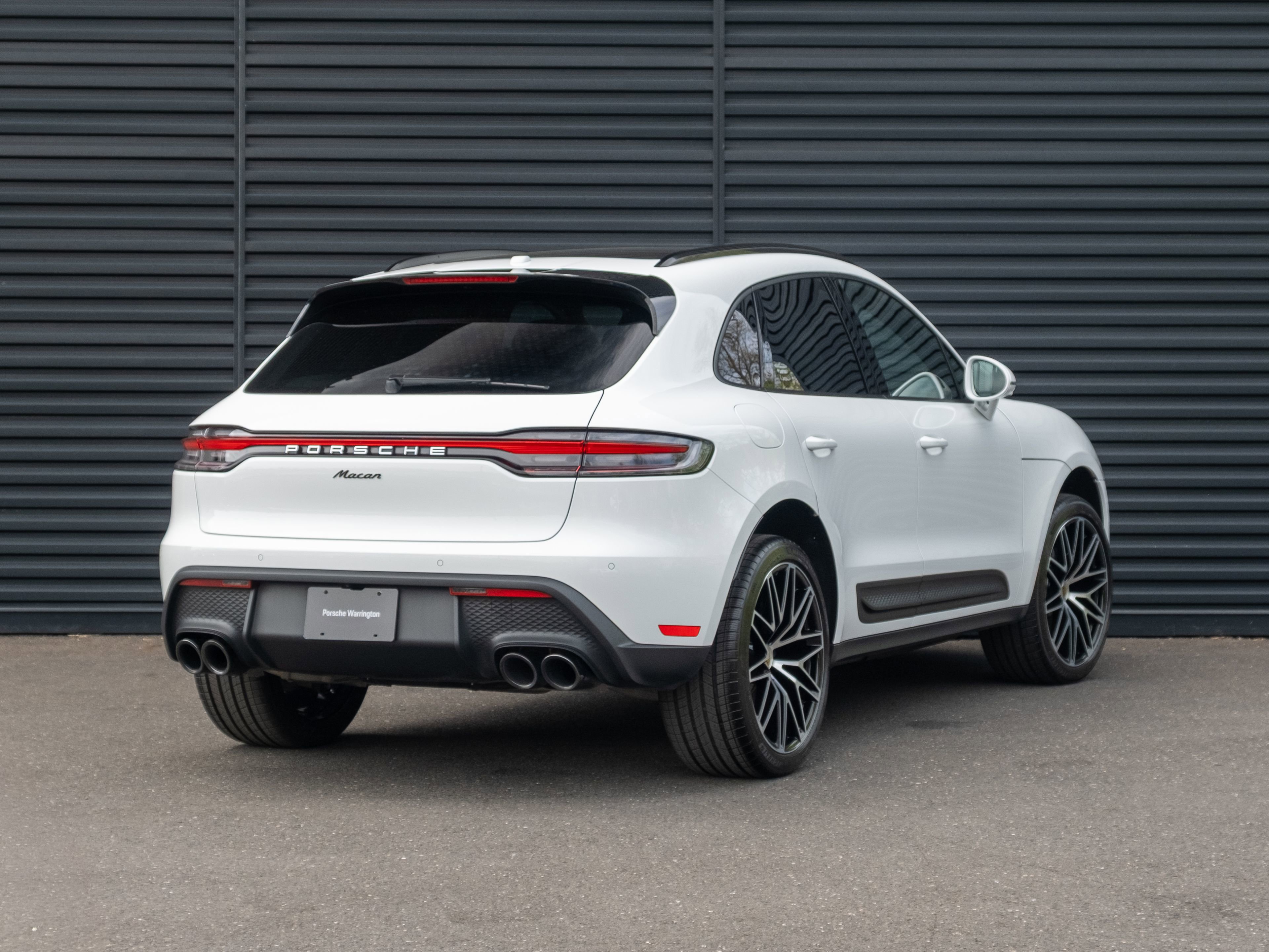Certified 2026 Porsche Macan AWD/4WD image 8
