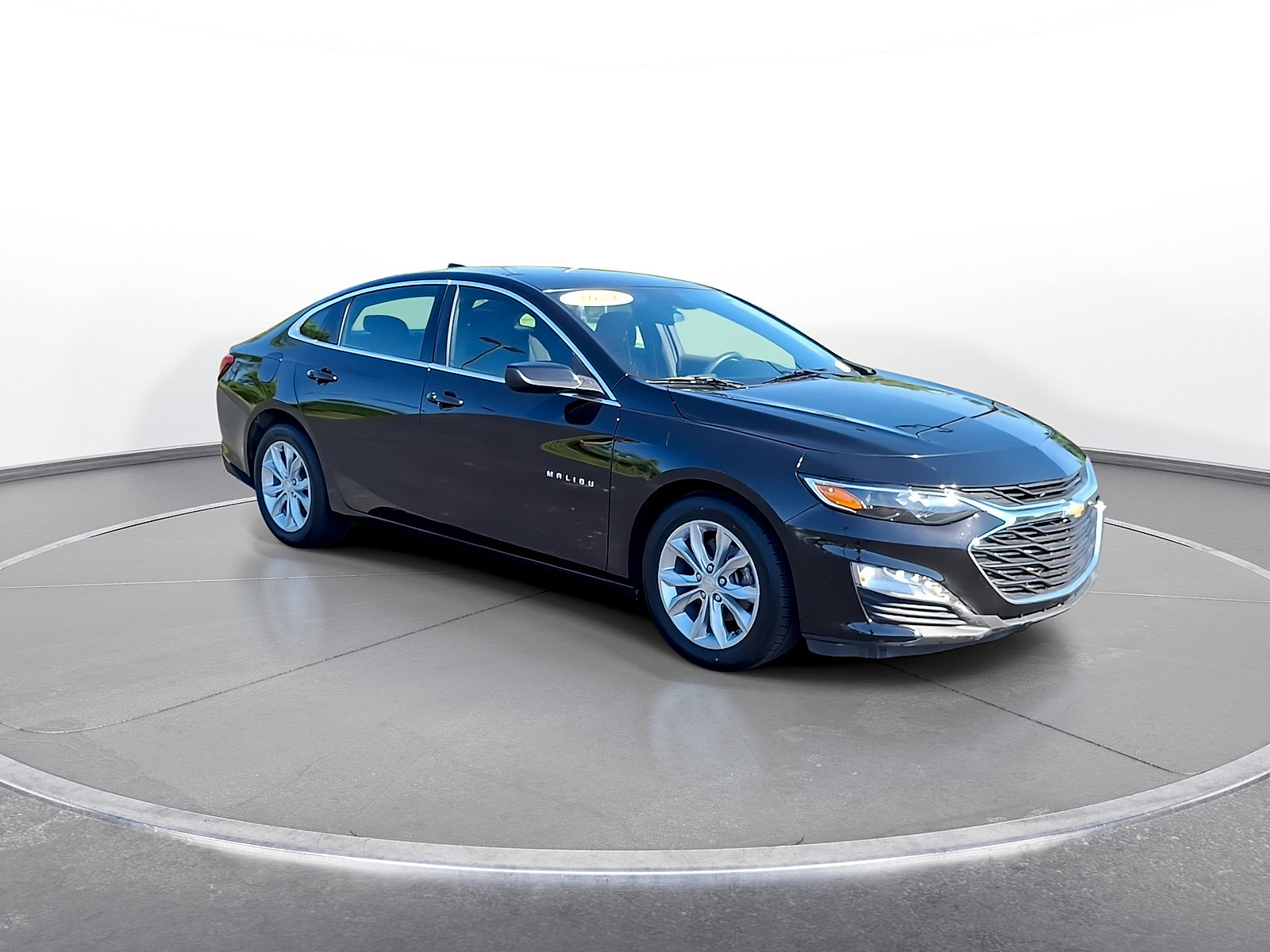 Used 2021 Chevrolet Malibu LT FWD image 2
