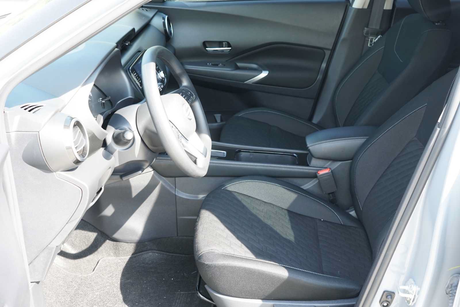 Used 2024 Nissan Kicks SV FWD image 9