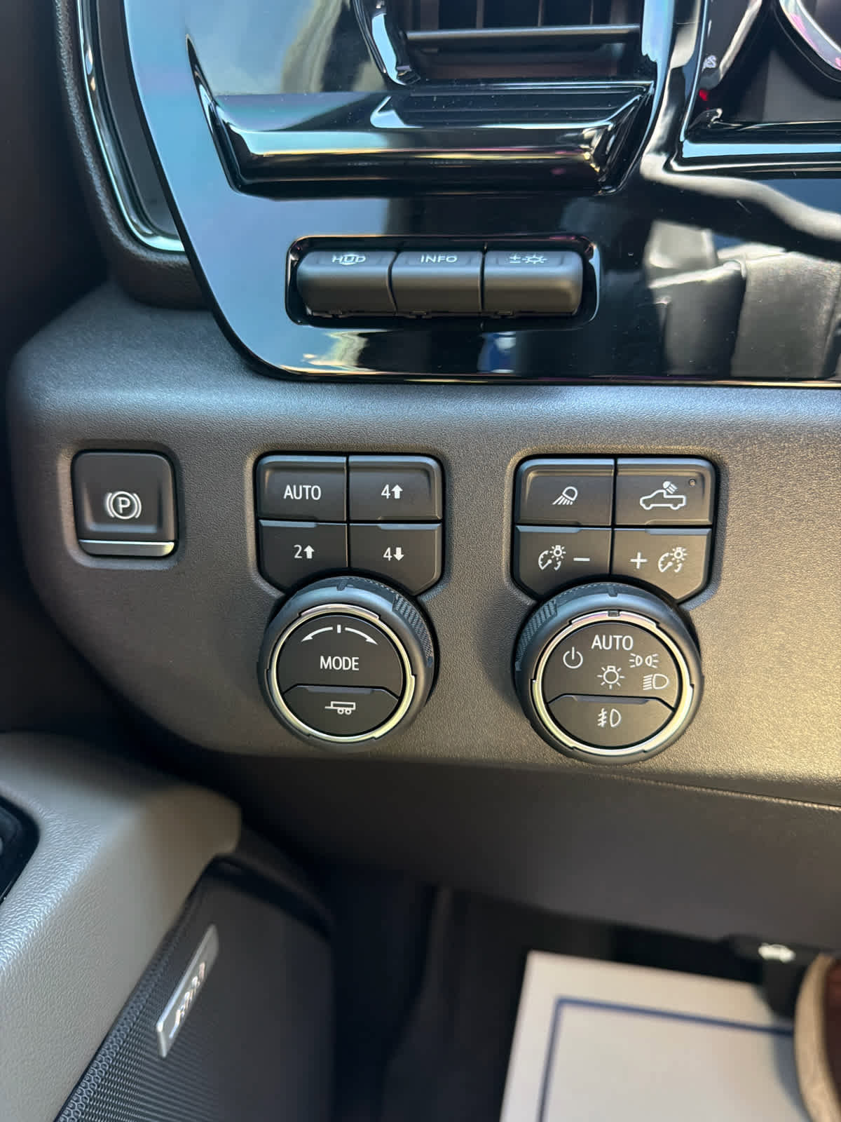 Used 2023 Chevrolet Silverado 1500 ZR2 w/ Technology Package image 19