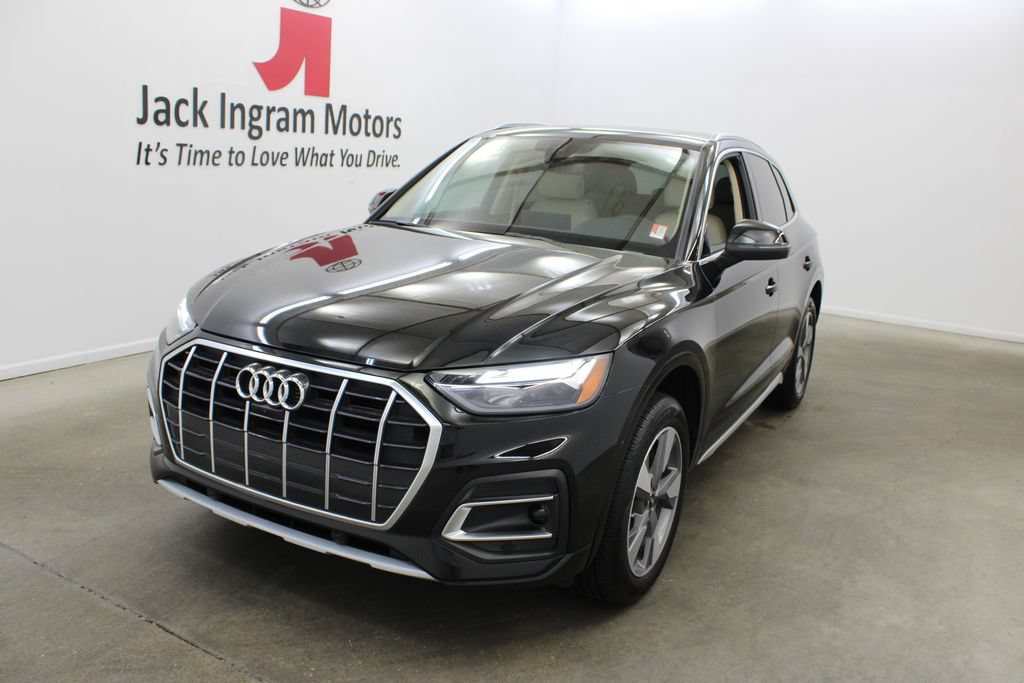 Used 2022 Audi Q5 2.0T Premium Plus w/ Premium Plus Package AWD/4WD image 2