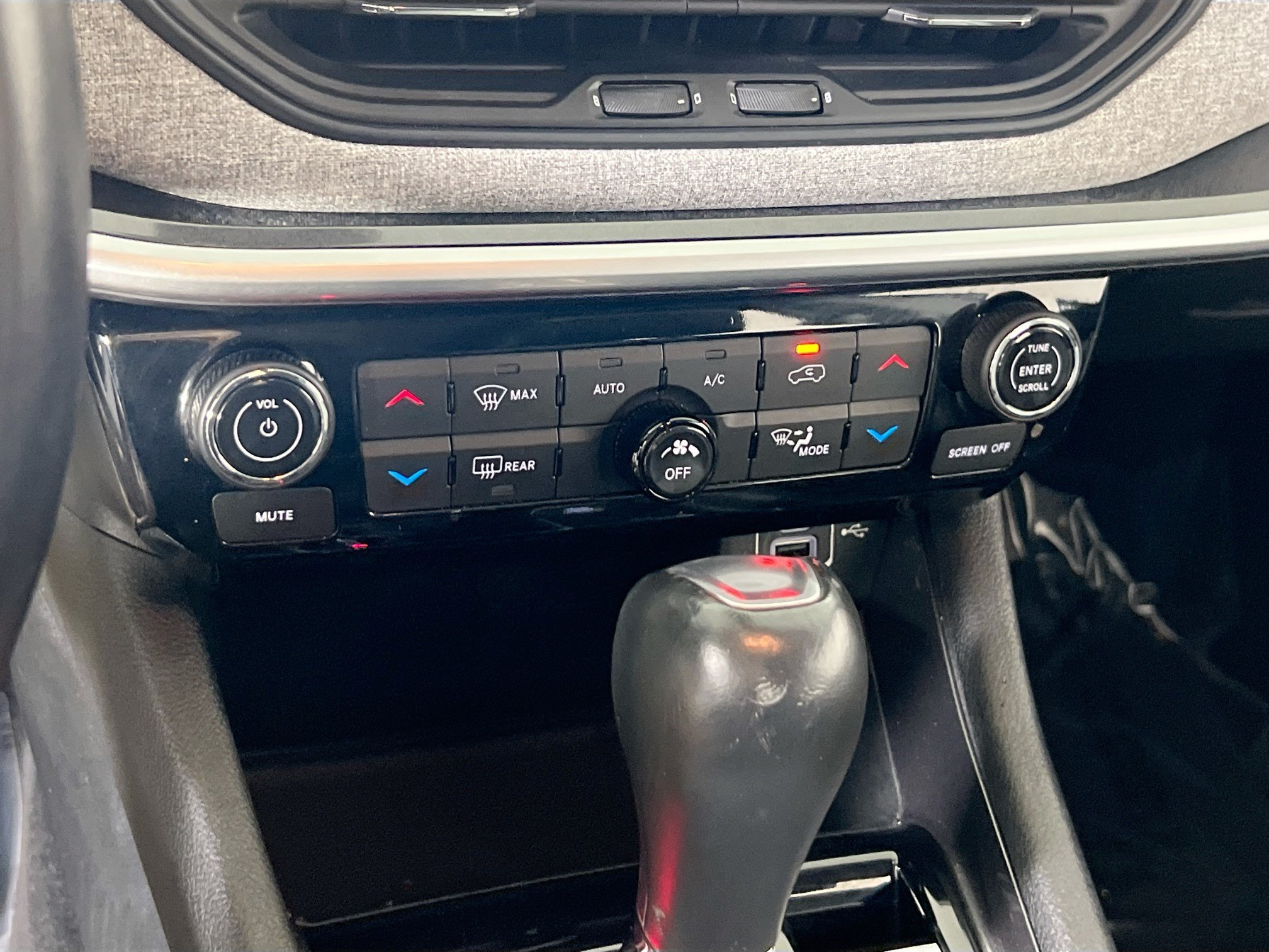 Used 2022 Jeep Compass Latitude w/ Sun and Sound Group AWD/4WD image 15