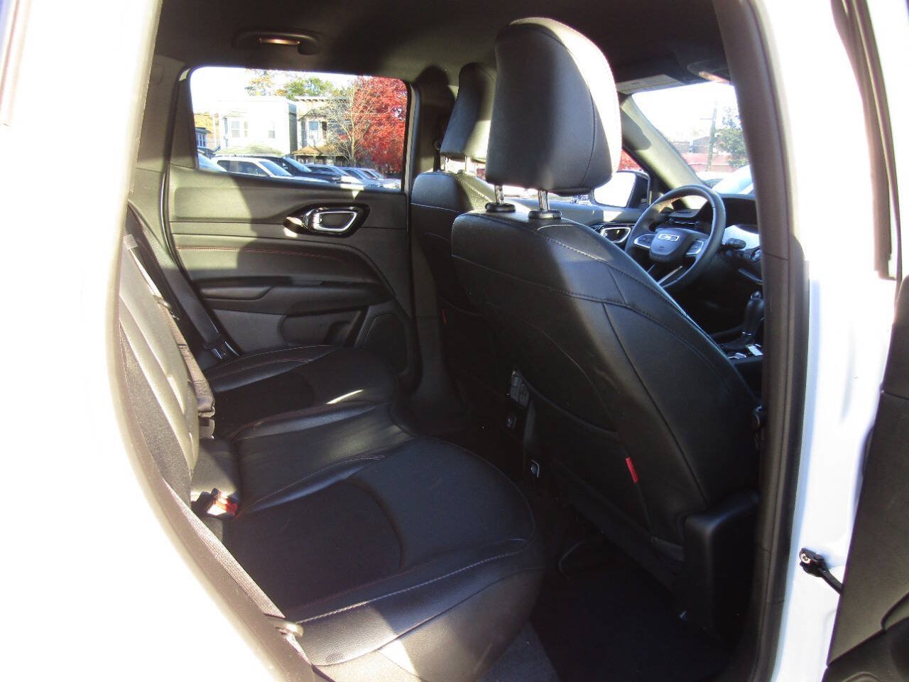 Used 2025 Jeep Compass Trailhawk AWD/4WD image 19