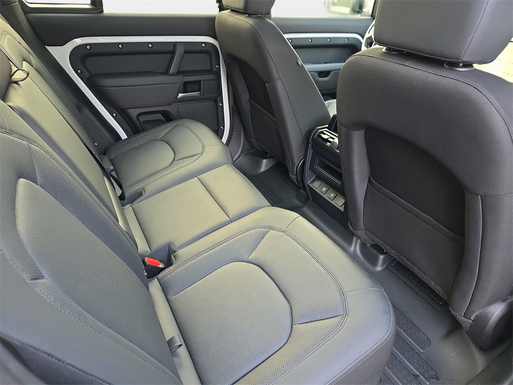 Used 2025 Land Rover Defender 110 S image 11