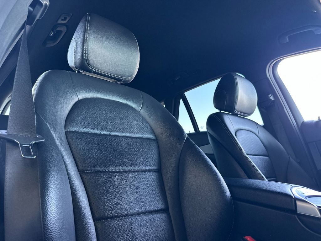 Used 2021 Mercedes-Benz GLC 300 4MATIC image 17