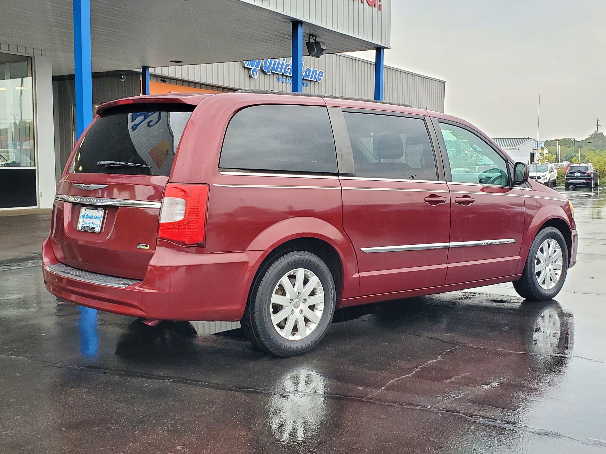Used 2016 Chrysler Town & Country Touring FWD image 4