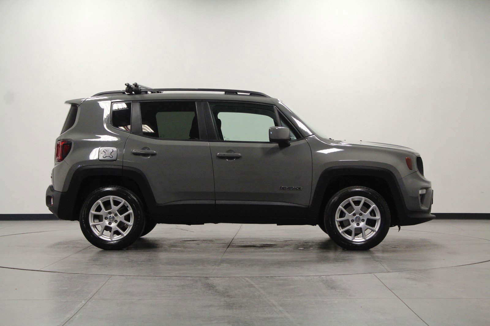 Used 2021 Jeep Renegade Latitude w/ Luxury Group I image 3