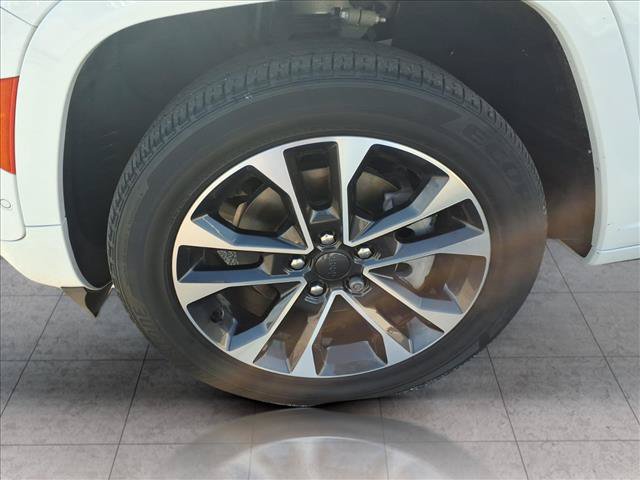 Used 2022 Jeep Grand Cherokee L Overland w/ Luxury Tech Group IV AWD/4WD image 10