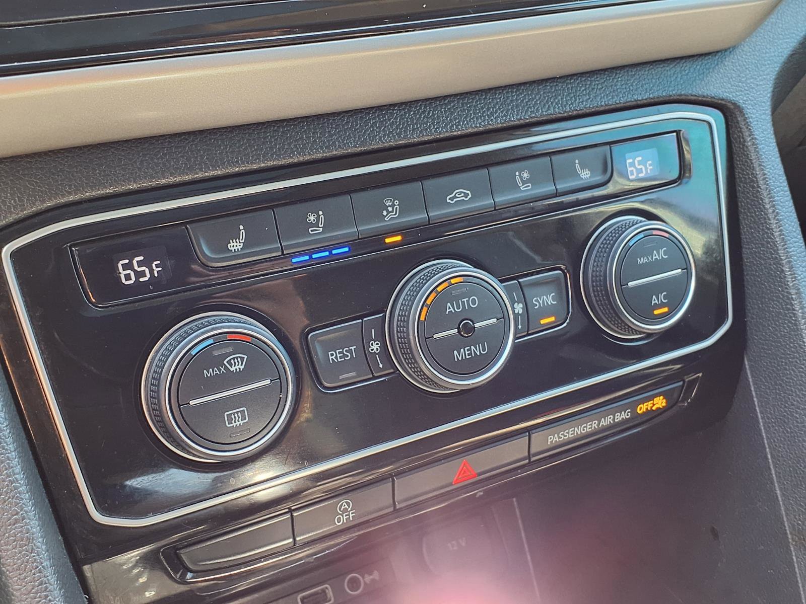 Used 2021 Volkswagen Atlas SEL Premium image 11