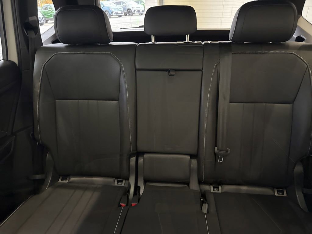 Used 2023 Volkswagen Tiguan SE R-Line image 16