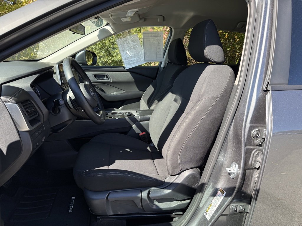 Used 2024 Nissan Rogue S image 18