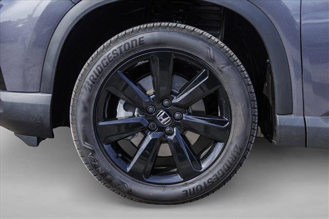 Used 2025 Honda Pilot Black Edition image 9