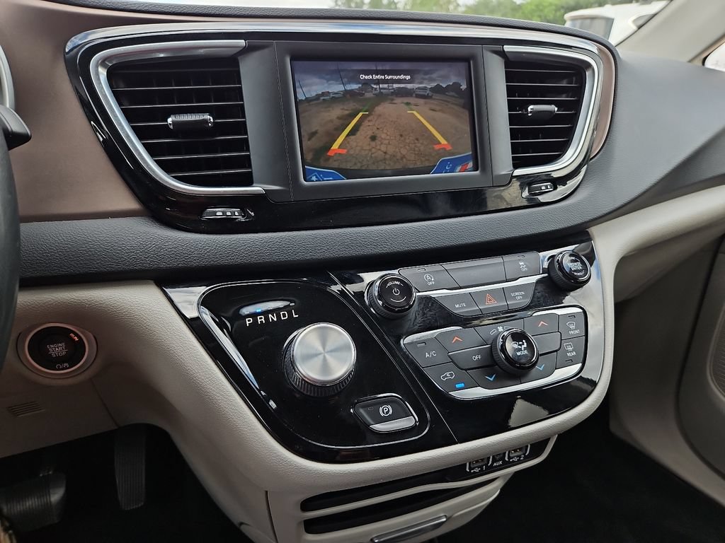 Used 2023 Chrysler Voyager LX FWD image 21