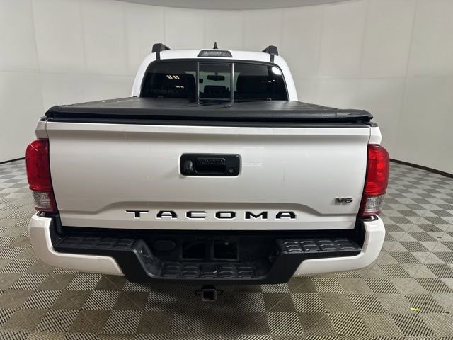 Used 2016 Toyota Tacoma TRD Sport AWD/4WD image 6