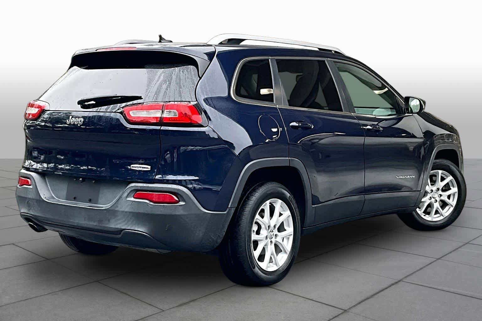 Used 2014 Jeep Cherokee Latitude w/ Cold Weather Group FWD image 14