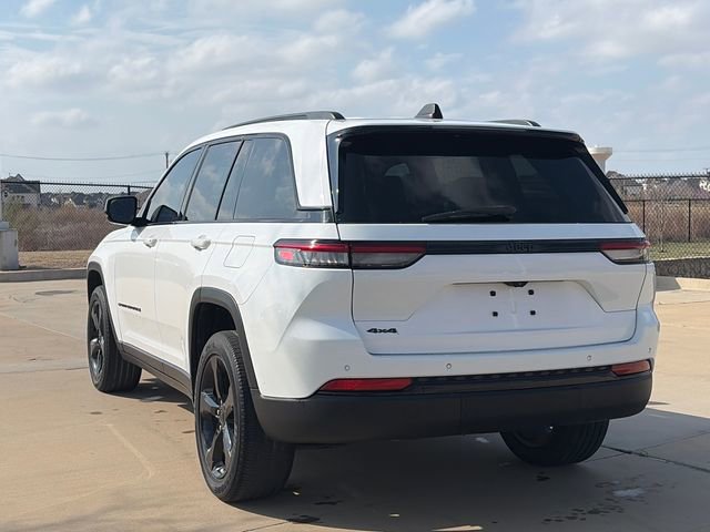 Used 2023 Jeep Grand Cherokee Altitude image 7