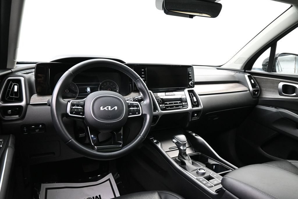 Certified 2022 Kia Sorento X-Line EX AWD/4WD image 11