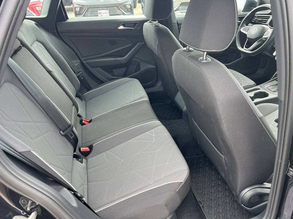 Used 2025 Volkswagen Jetta Sport FWD image 34