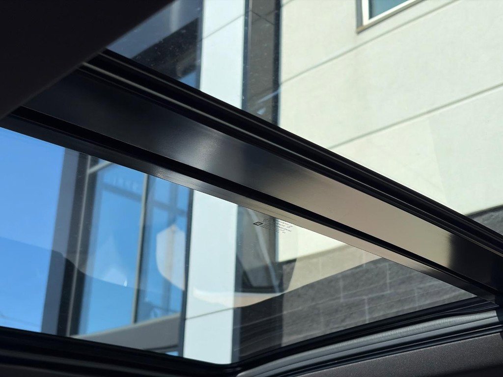 Certified 2024 Cadillac XT6 Sport w/ LPO, Onyx Lite Package image 10