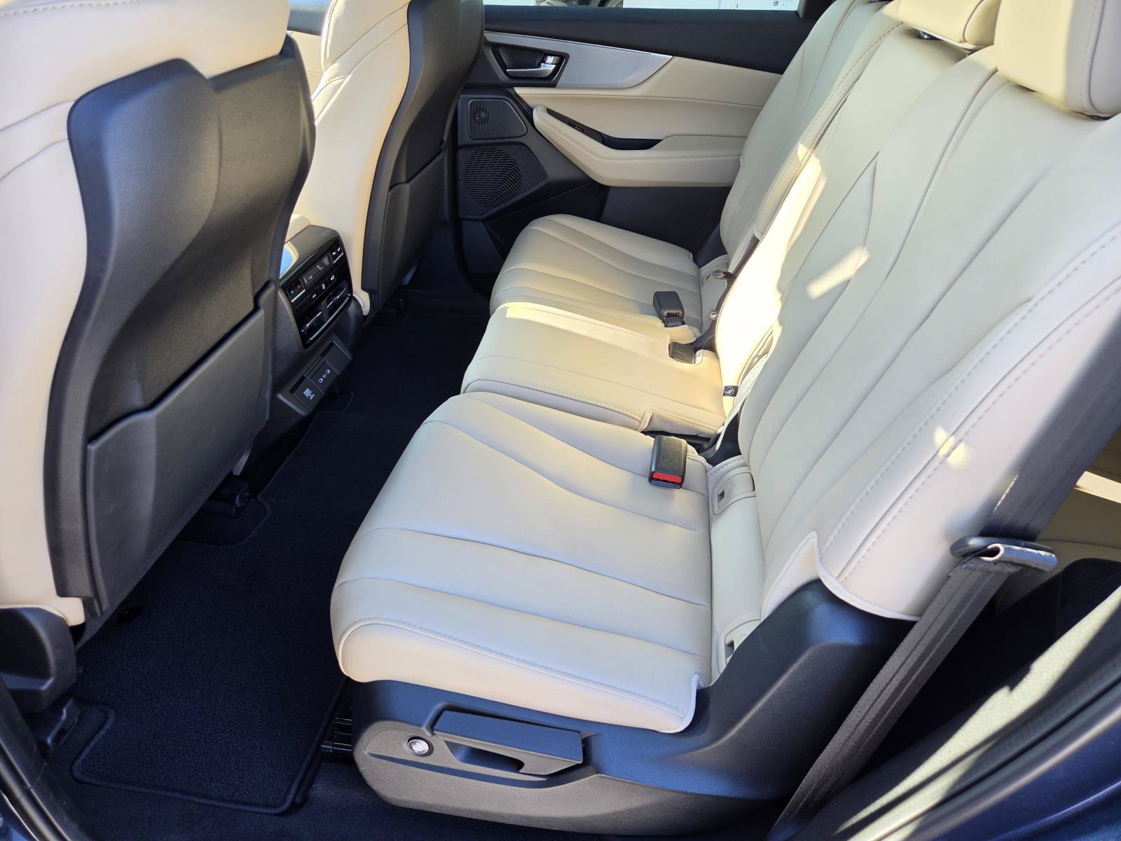 Used 2025 Acura MDX FWD image 12