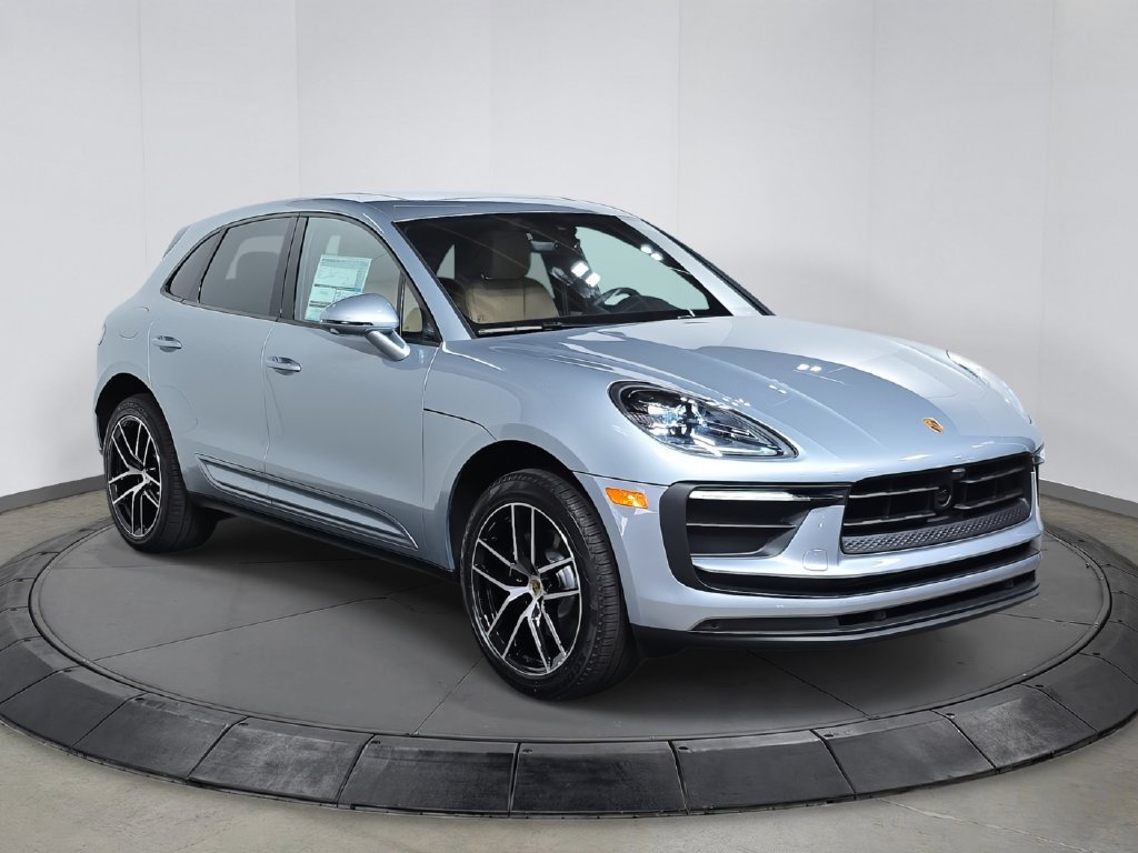 Certified 2026 Porsche Macan AWD/4WD image 9
