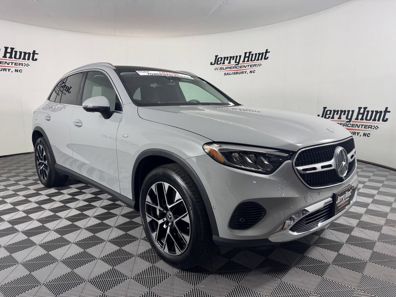 Used 2025 Mercedes-Benz GLC 350e 4MATIC image 5