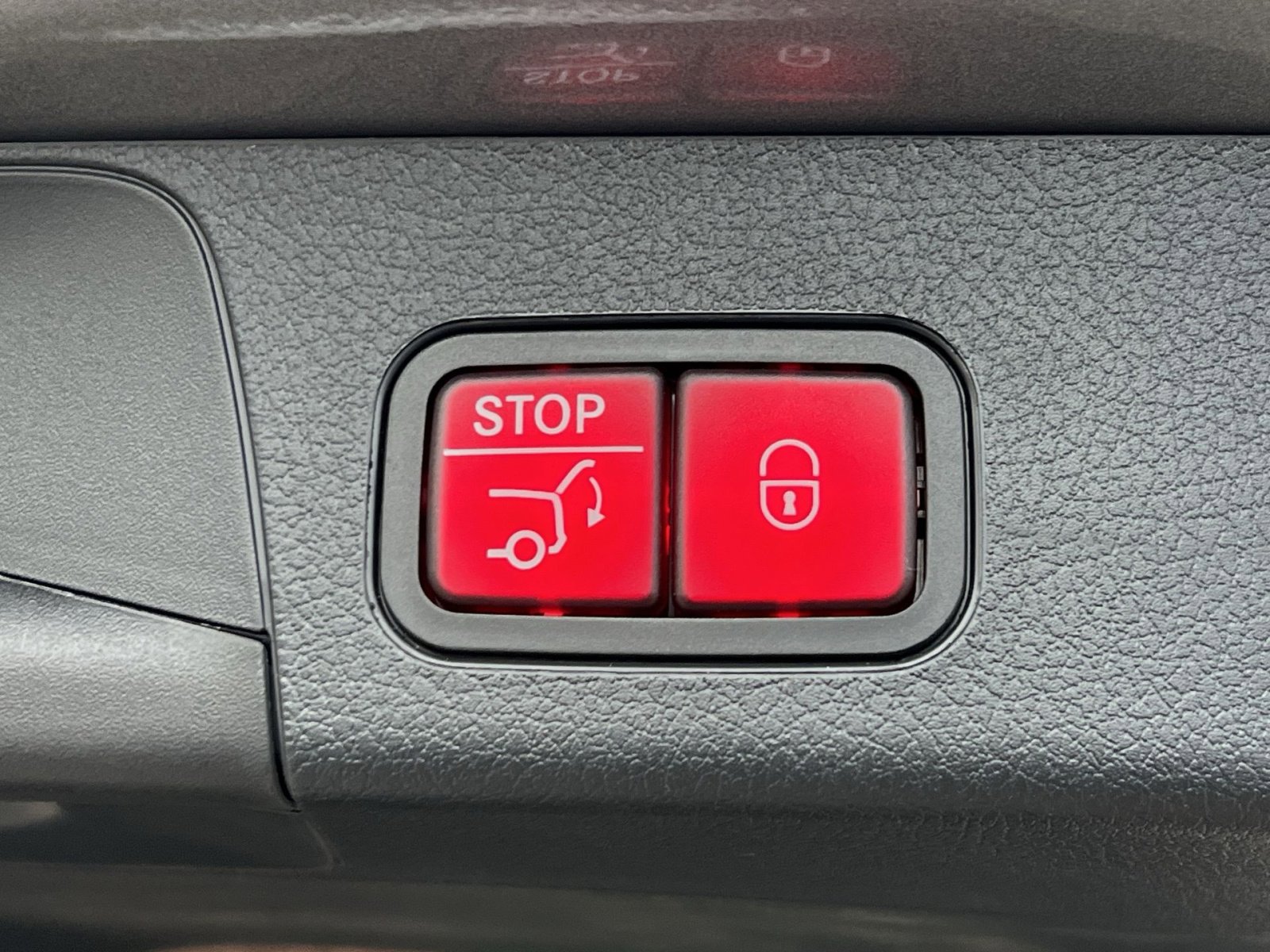 New 2026 Mercedes-Benz GLB 250 4MATIC image 25