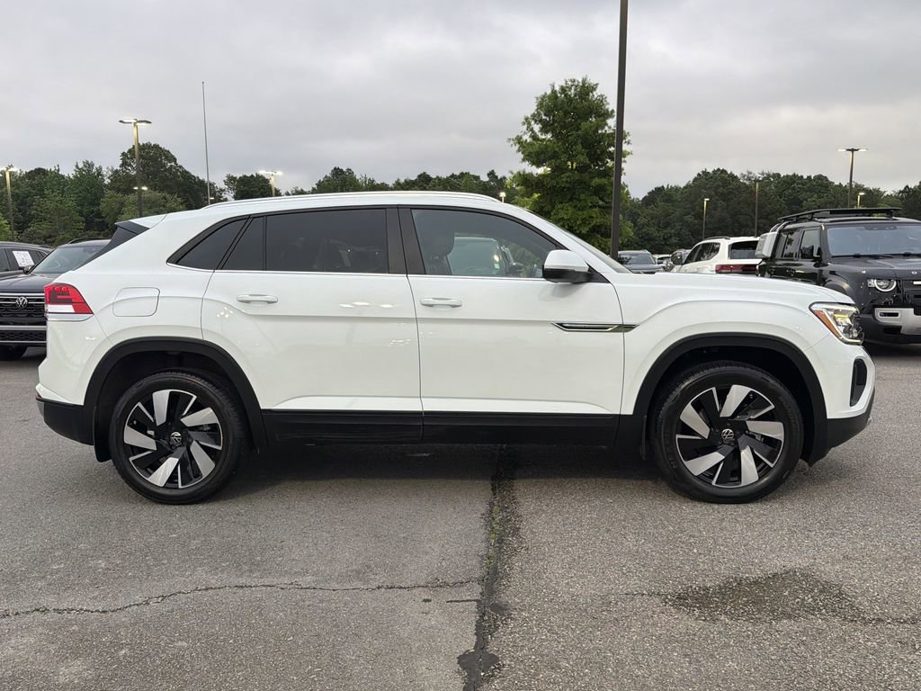 Used 2024 Volkswagen Atlas Cross Sport SE FWD image 6