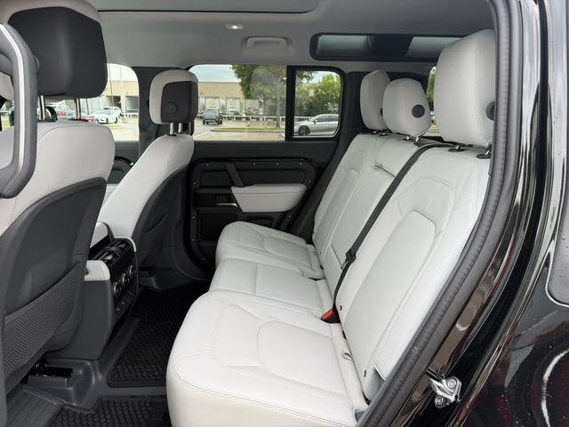Used 2025 Land Rover Defender 110 X-Dynamic SE AWD/4WD image 26