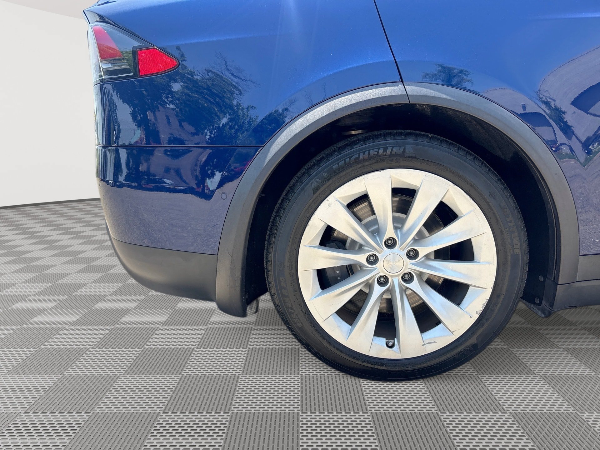 Used 2018 Tesla Model X 75D AWD/4WD image 30