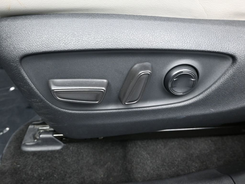 Used 2021 Toyota RAV4 XLE Premium image 34